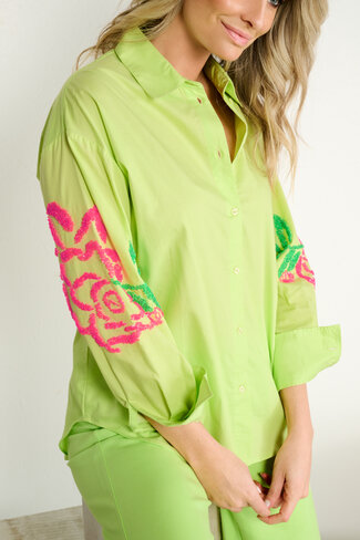 K-Design bloes oversized met rozen sharp green SS25