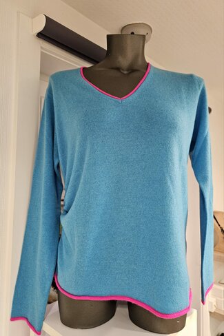 Due Amanti pullover Arno contrast-turquoise/fuxia v-neck SS25