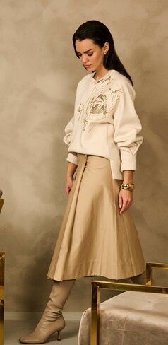 Due Amanti pullover Victoria beige with flower FW25
