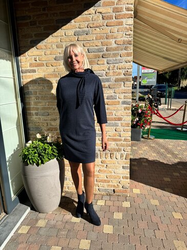 K-Design kleed dark blue met krijtstreep fantasie FW26