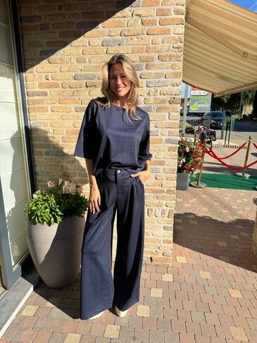 K-Design broek dark blue met ruitjesmotief FW26