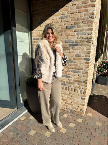 Due Amanti mouwloos jacket Jenny ecru FW26